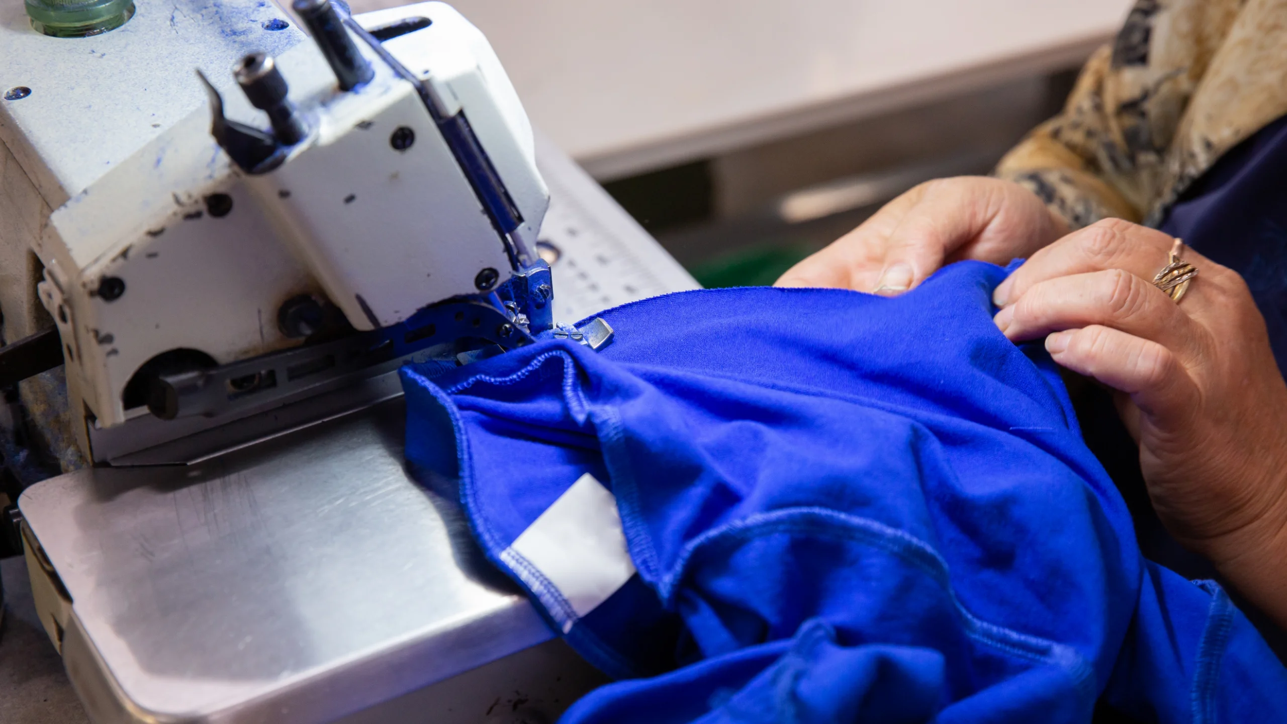 Taller de confección de cortinas, manteles, sábanas, colchas y cojines de Telas Rivera